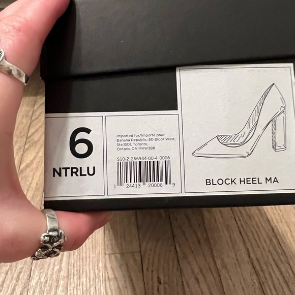 NWB Banana Republic Madison 12 Hour Block Heel Pump - Picture 4 of 4